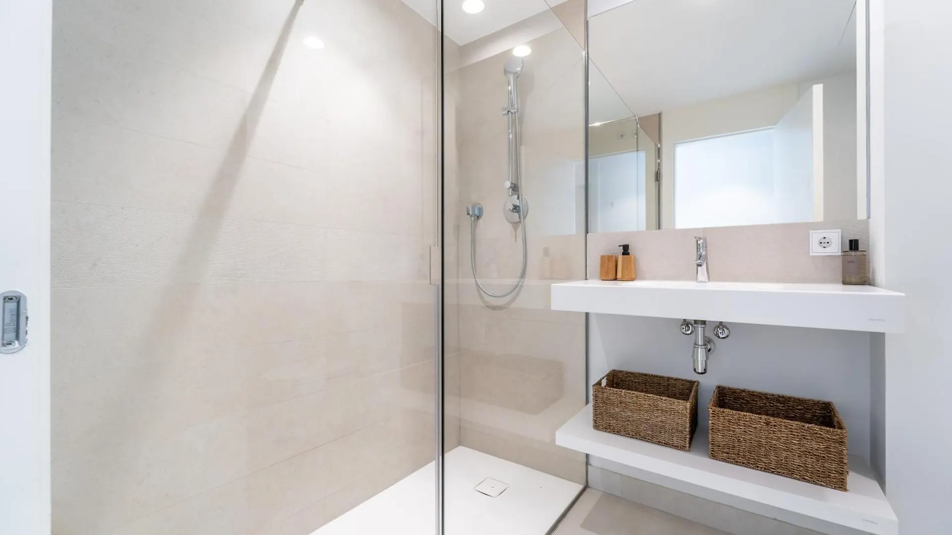 Higueron Rental West Sunrise فوينخيرولا شقة